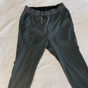 Men’s Lululemon ABC jogger *shorter length*